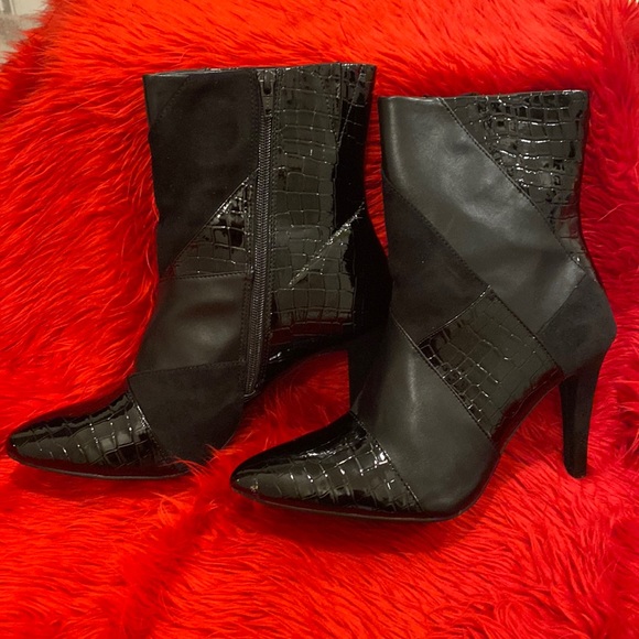 Boots - Picture 1 of 4